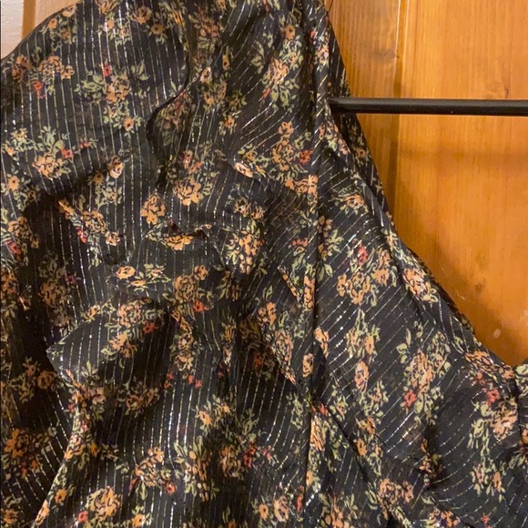 Beautiful Blouse - Picture 11 of 12